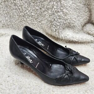 Butter Black‎ Leather Bow Accent Pointed Toe Low Heels sz 10
